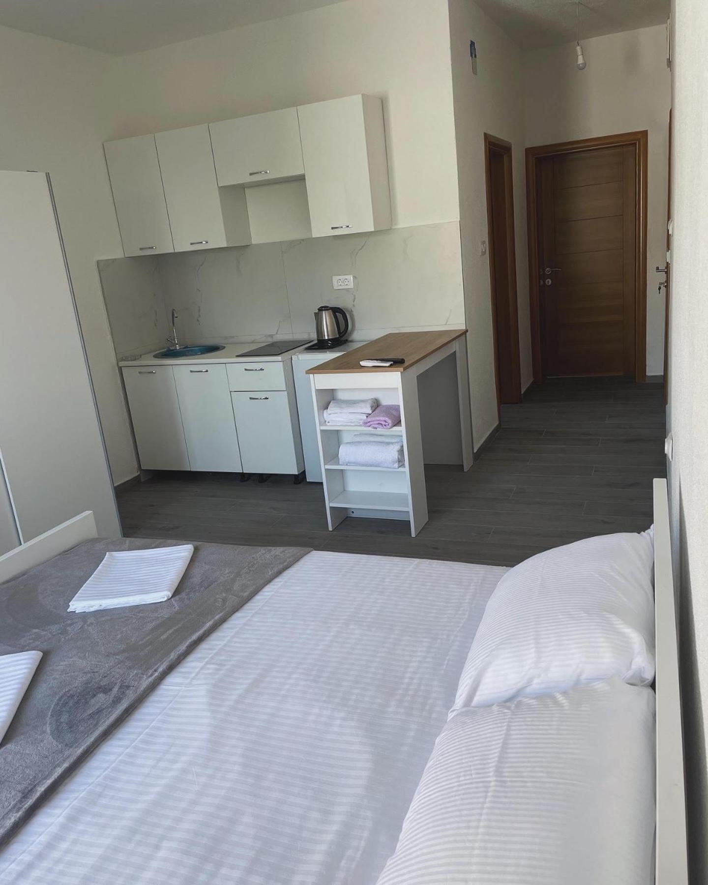 Apartments Djulija Sutomore Ngoại thất bức ảnh