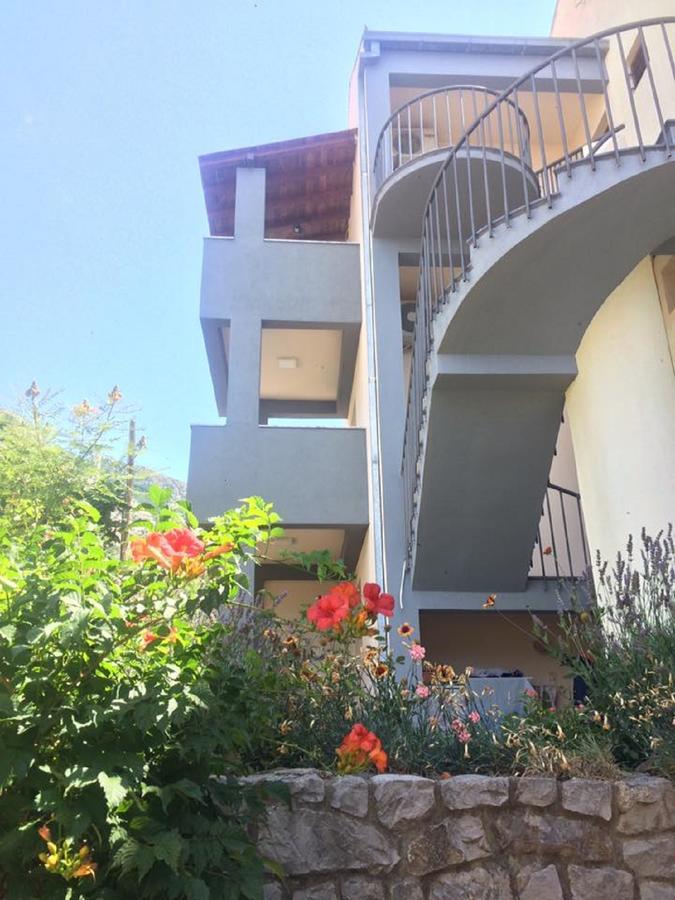 Apartments Djulija Sutomore Ngoại thất bức ảnh